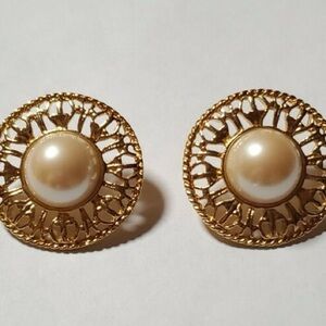 Vintage Classic 1980s Faux Pearl Round Filigree Rose-gold Tone Earrings